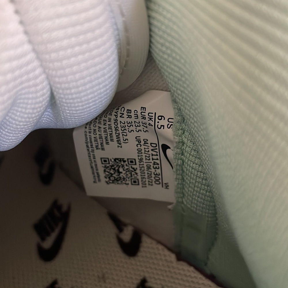 Nike Women’s Dunk Hi 1985 - Picture 8 of 10